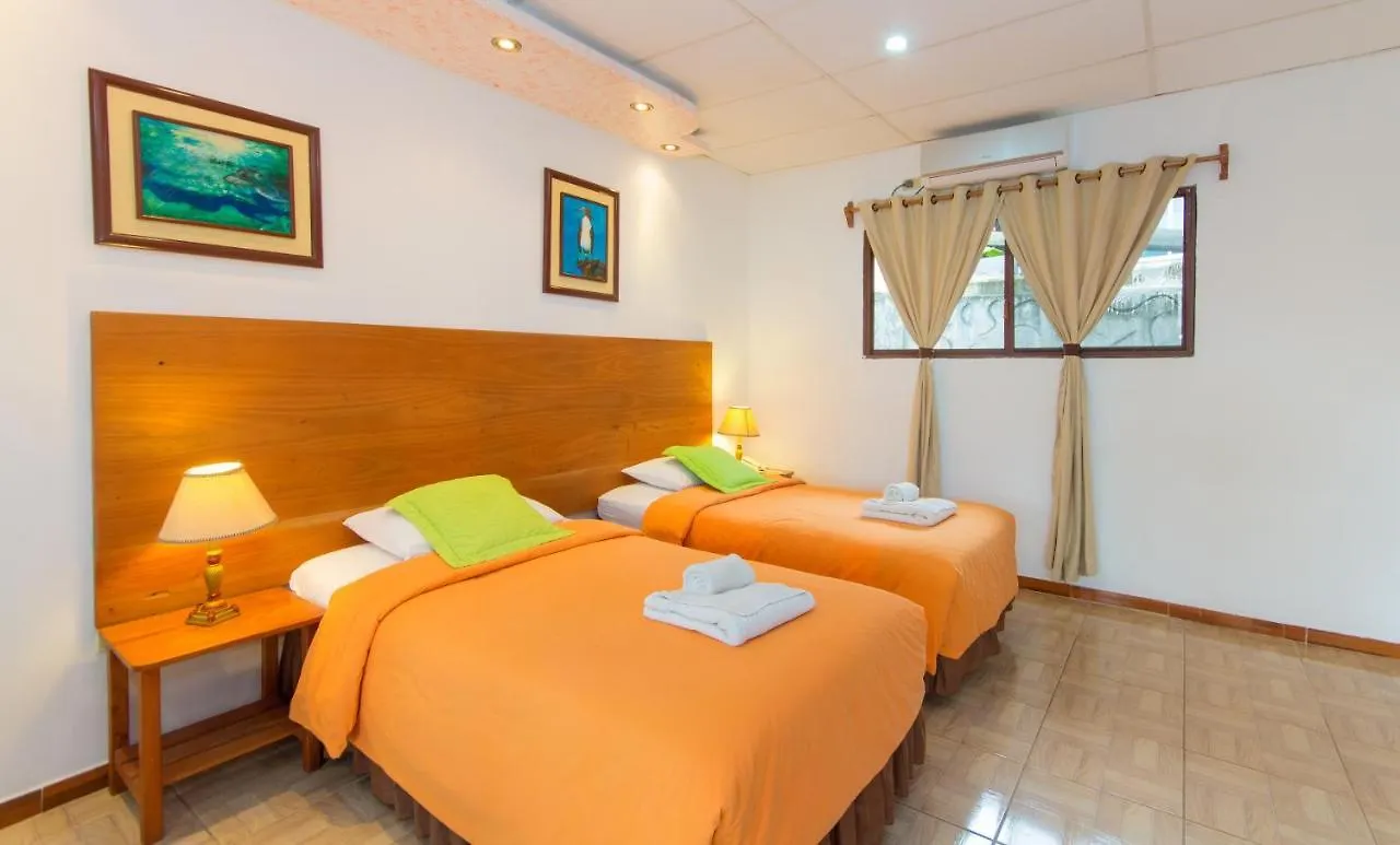Hotel Twin Galapagos Пуэрто-Айора