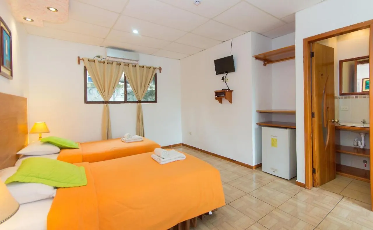 Hotel Twin Galapagos Пуэрто-Айора